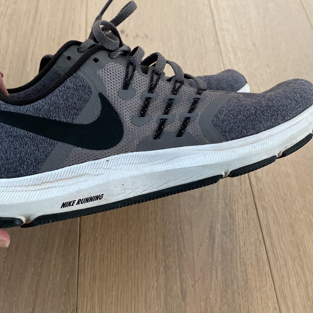 Nike running shoes - Picture 4 of 5